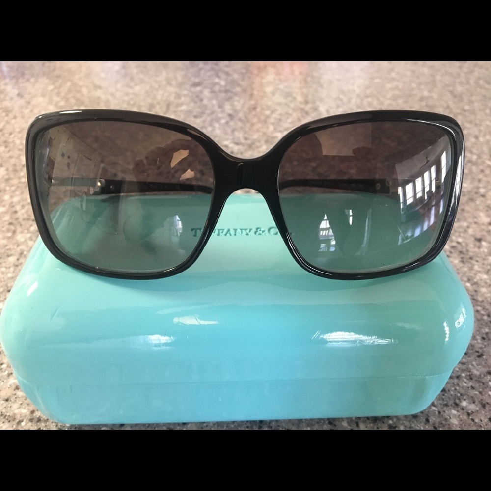 Tiffany & Co Key Sunglasses comes with case!